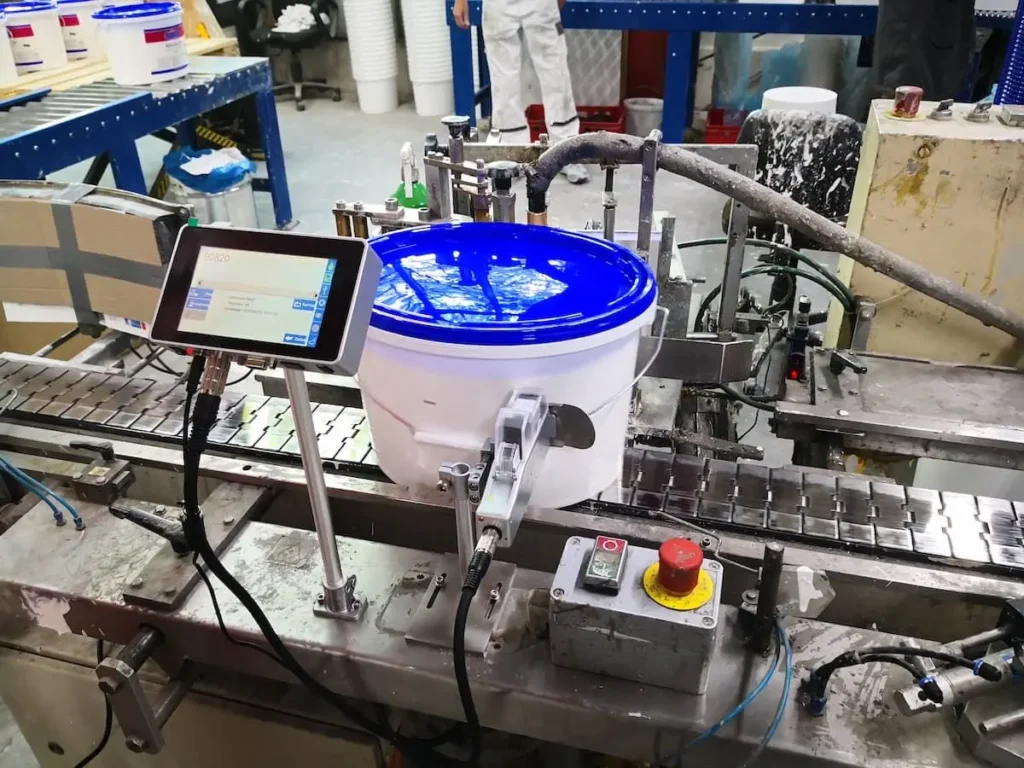 Chargen Codierung auf einem Kunststoffeimer